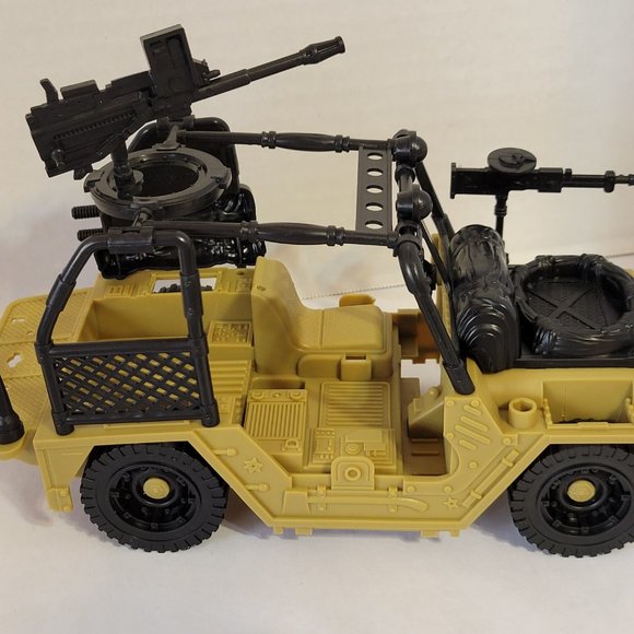 U.S. Army Desert Forces Playset Toy Action Figures Weapons and Vehicles - Picture 16 of 16